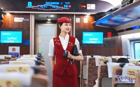 00后女孩写信建议女乘务员换裤装 铁路部门回应