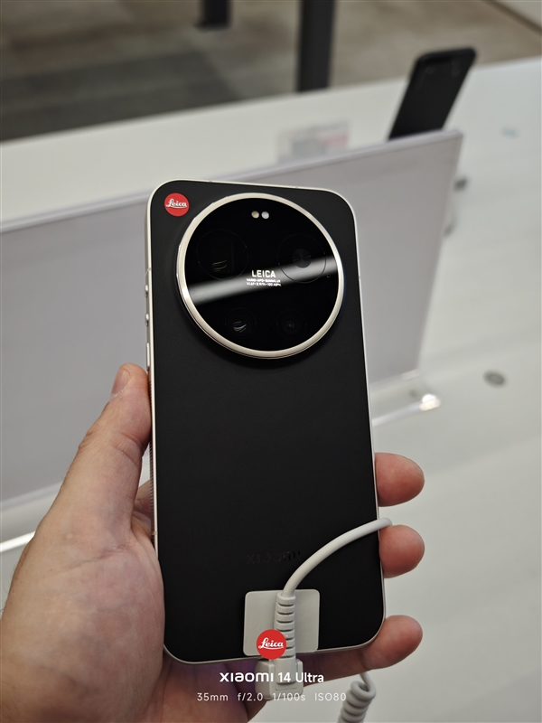 小米17 Ultra徕卡版海外真机亮相：LEITZPHONE相机水印 Logo全变了