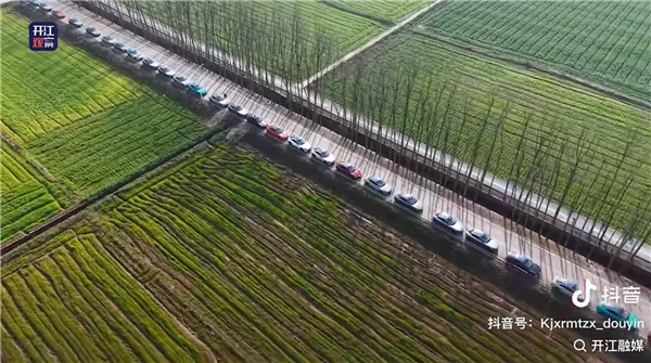 386辆小米汽车跨省集结!四川米粉婚礼太硬核 卢伟冰点赞真好