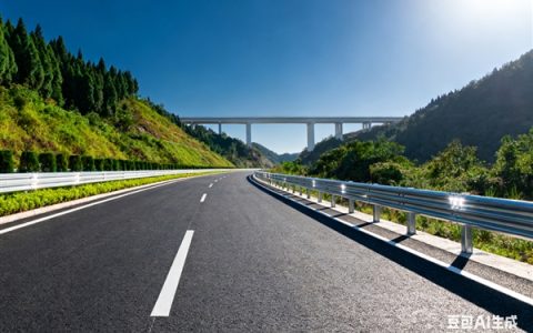 被家人遗忘在高速服务区 女子狂追3公里