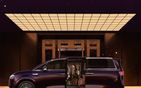 鸿蒙智行首款MPV智界V9座舱公布：二排座椅可对向旋转 秒变会客厅