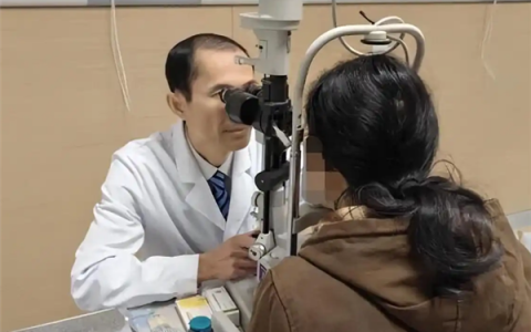 广西一女子左眼剧痛眼球差点不保！医生：感染了食脑虫