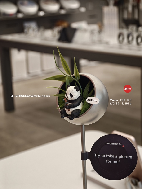 小米17 Ultra徕卡版海外真机亮相：LEITZPHONE相机水印 Logo全变了
