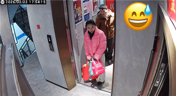 出门5天回家发现家门大开 夫妻俩表情笑翻网友 后续来了