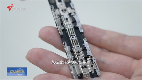 就是一整块屏！广东新闻联播提前展示OPPO Find N6：微距展示肉眼几乎看不到折痕