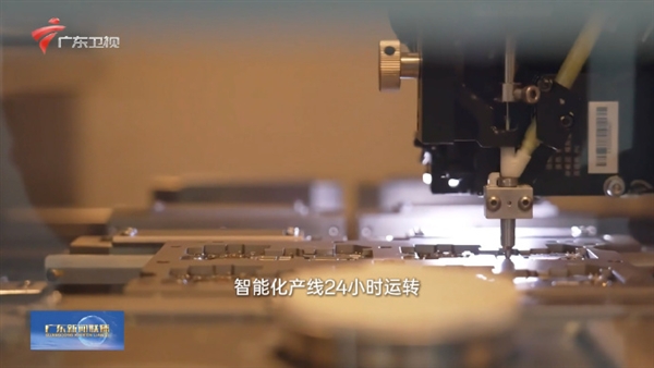 就是一整块屏！广东新闻联播提前展示OPPO Find N6：微距展示肉眼几乎看不到折痕