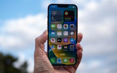 库克刀法精准！iPhone 17e保留刘海屏：灵动岛依然无缘