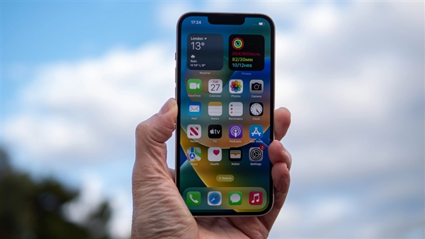 库克刀法精准!iPhone 17e保留刘海屏:灵动岛依然无缘