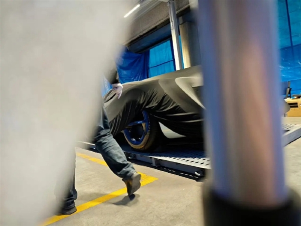 小米MWC要放大招:网友拍到Vision GT超跑概念车 外形很上头