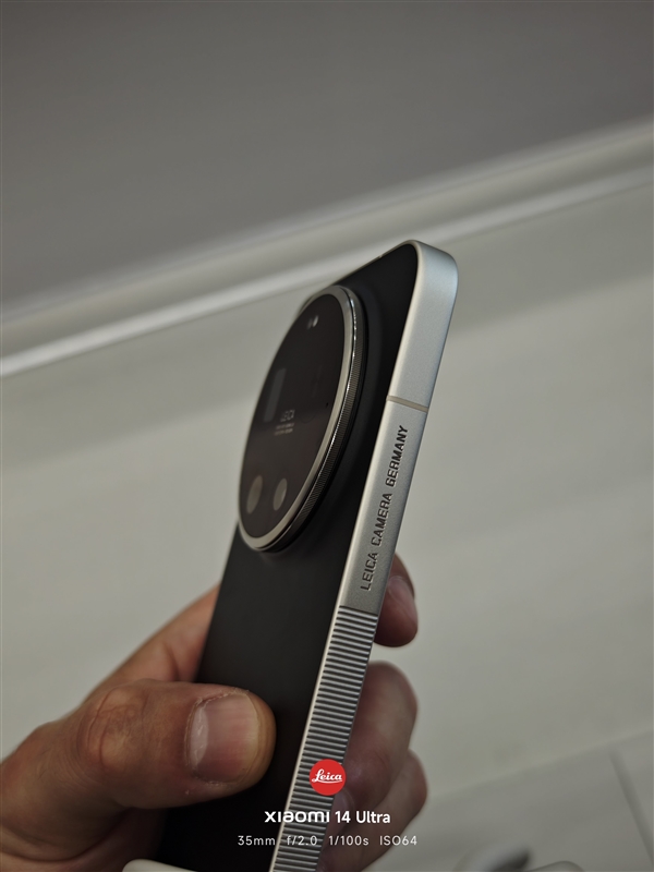 小米17 Ultra徕卡版海外真机亮相：LEITZPHONE相机水印 Logo全变了