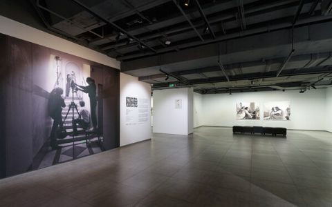 中比建交55周年 富士胶片影像空间呈现《Max Pinckers：视角之间》