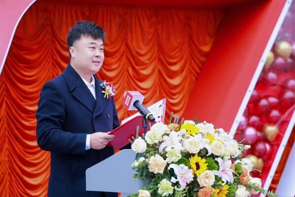 吉家宠物集团创始人、董事长兼CEO崔佳在开业典礼上致辞