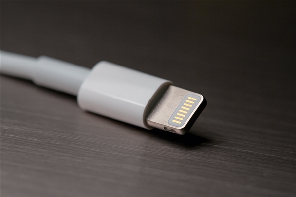 经典落幕!苹果首款Lightning接口iPhone 5被列为过时产品