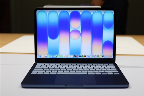 MacBook Neo虚拟机跑Win11应用：竟比Windows PC更出色！
