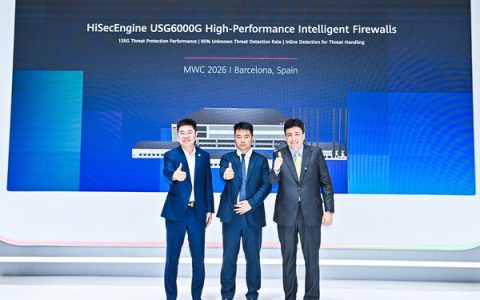 华为数据通信产品线安全产品领域总裁吴家兴、巴西戈亚斯州政府秘书长Adriano da Rocha Lima、华为企业数据通信Marketing与解决方案销售部总裁何维治共同出席发布仪式