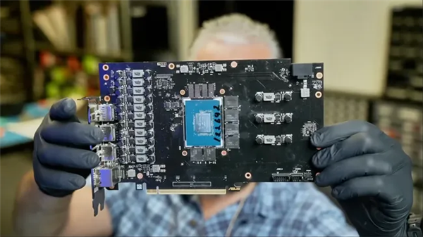 惨烈！用户私改液金致RTX 5070报废：核心烧毁、PCB腐蚀