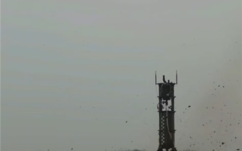 小伙手搓可悬停火箭火爆全网：被网友赞为中国版马斯克