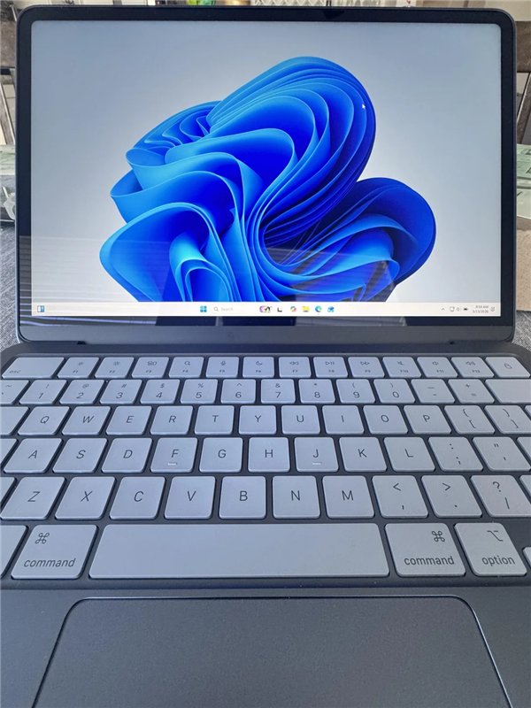 搭载手机处理器的MacBook Neo确实能跑Win11!但性能会大降