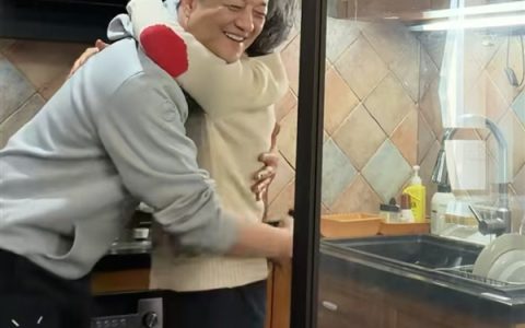 李亚鹏元宵节真情告白！呼吁大家拥抱母亲