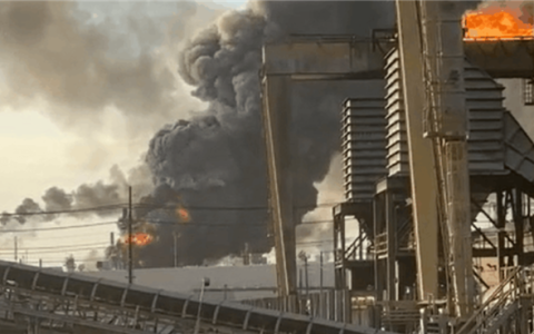 国际油价再添变数！美国得州一炼油厂突发爆炸：日产能38万桶遭重创