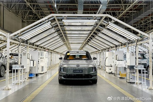 大众增程奶爸车来了 ID. ERA 9X量产下线:月底价格见分晓