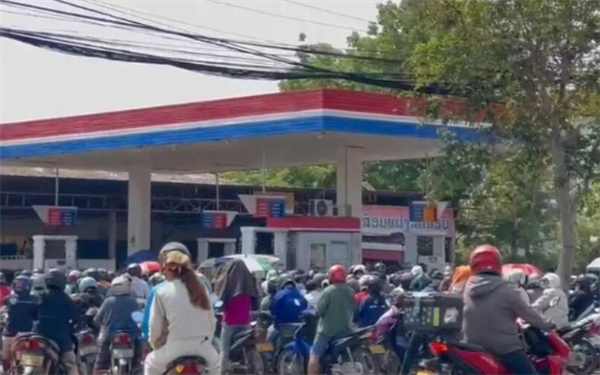 奥迪车主改坐地铁!东南亚油荒蔓延:中国电车4S店被挤爆