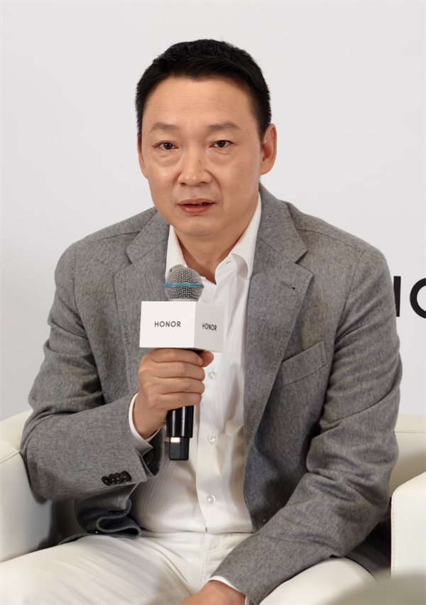 阿莱联手打造!荣耀CEO李健放话将超越苹果影像