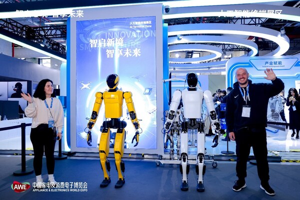 AWE2026现场直击,开普勒K2"大黄蜂"双展区亮相,工业级人形机器人实力吸睛