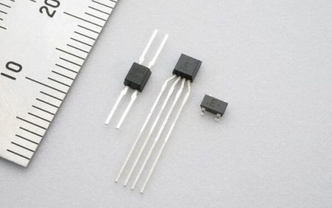 霍尔元件（从左至右：HW-300A、HW-300B、HW-101A)