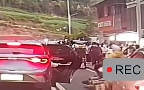 四川一家长违停孩子开门杀撞人后逃逸引热议 已赔偿对方医药费：官方回应