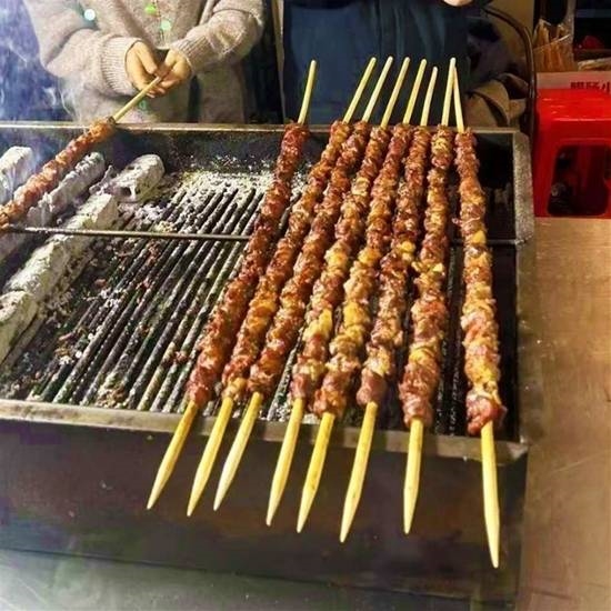 20元的网红大肉串批发价仅4.5元上热搜:纯鸭肉+羊油制成