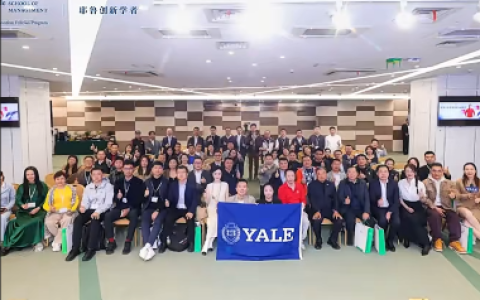 周鸿祎对话耶鲁学者：AI花5分钟写完代码 我要看一个小时