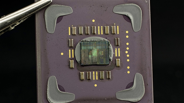 AMD CPU巅峰之作!K6-III诞生27周年:首次集成二级缓存