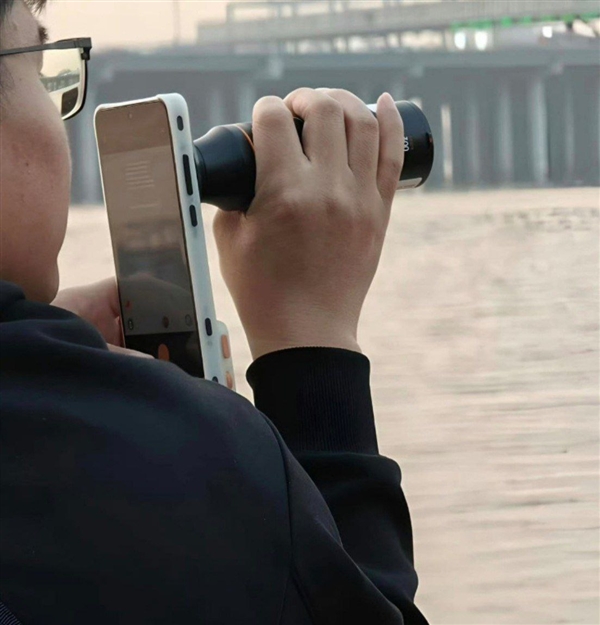OPPO Find X9 Ultra真机偷跑:史上最强长焦旗舰 支持10倍光变