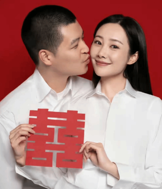 马頔李纯结婚证是手写的 民政局回应：和机打同等效力