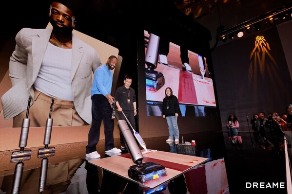 传奇球星韦德现场深度体验洗地机