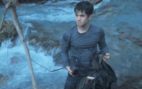 为做游戏喝泥水 吃生鱼！作者荒野求生40天 险些丧命