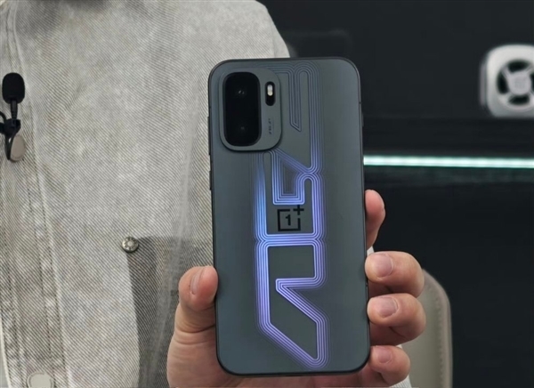 一加官方自曝新形态设备：首款掌机要来了！