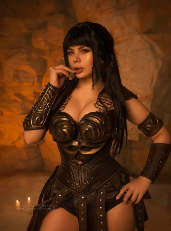 《生化危机9:安魂曲》女主格蕾丝的Cosplay作品欣赏