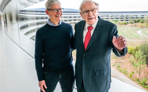 巴菲特谈库克卸任：没有库克 就不会有今天的苹果