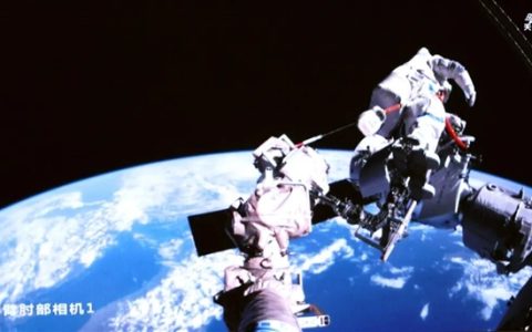 神舟二十一号航天员乘组圆满完成第三次出舱活动！张陆打破中国记录