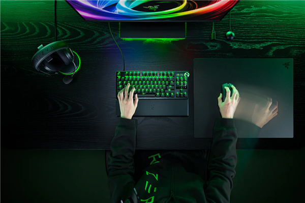 要价1199元！雷蛇发布帝王蝶Atlas Pro全球最薄玻璃鼠标垫：仅1.9mm