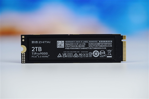 速度逼近PCIe 5.0上限！长江存储致态TiPro9000 2TB图赏