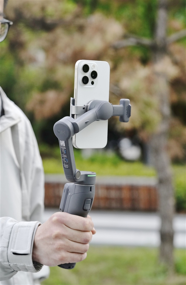 首创分体式遥控器！大疆Osmo Mobile 8P全能Vlog套装图赏