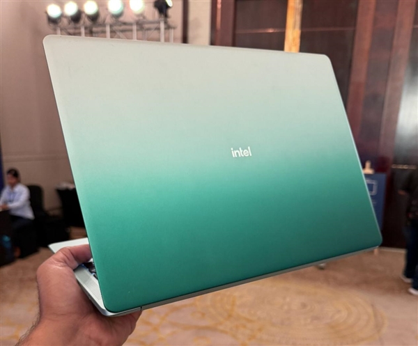英特尔版MacBook Neo来了！Wildcat Lake笔记本首曝：主打入门平价定位