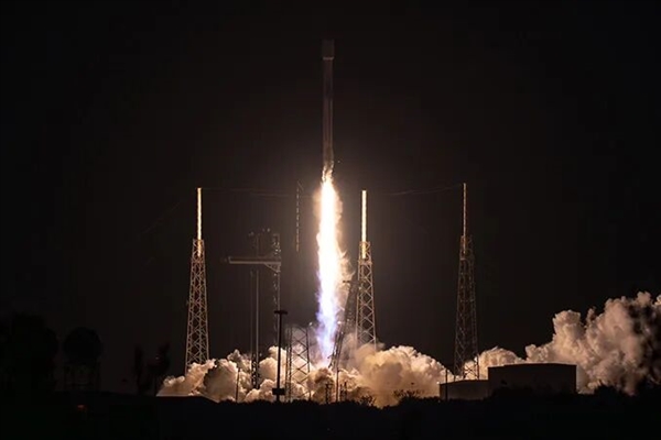 SpaceX为美国太空军发射最后一颗GPS-III卫星：全新激光通信