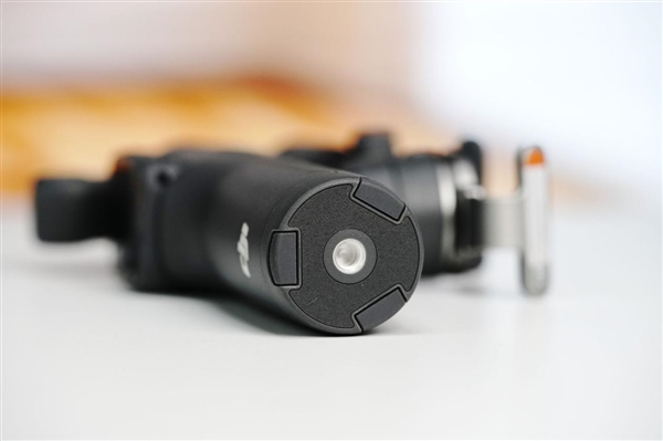 首创分体式遥控器！大疆Osmo Mobile 8P全能Vlog套装图赏