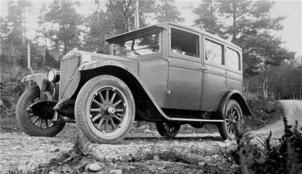 沃尔沃汽车迎来99岁生日：官方海报亮了！