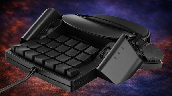 热爱跨越身体局限！残障玩家自研单手键鼠一体控制器：28键全可编程+光学传感