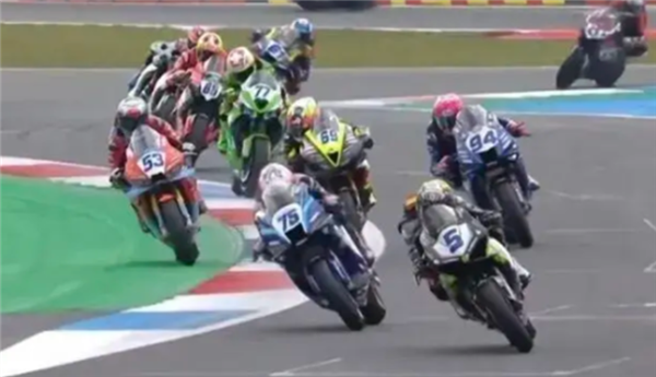 警惕致命风险！张雪机车紧急叫停500F后货架改装：已装者需立即拆除